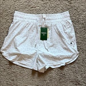 HALARA White Animal Print Shorts Size L NWT